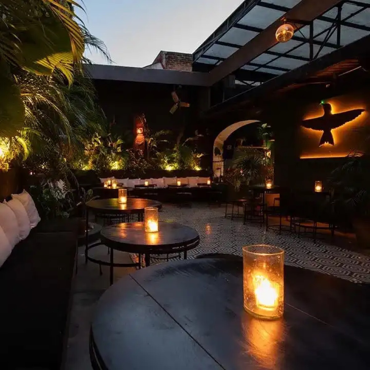 El Colibrí speakeasy