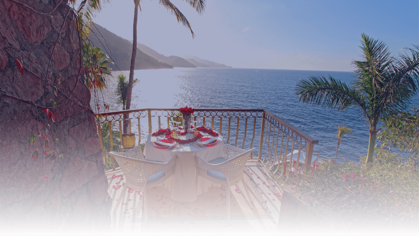 Le Kliff cliffside dining at sunset