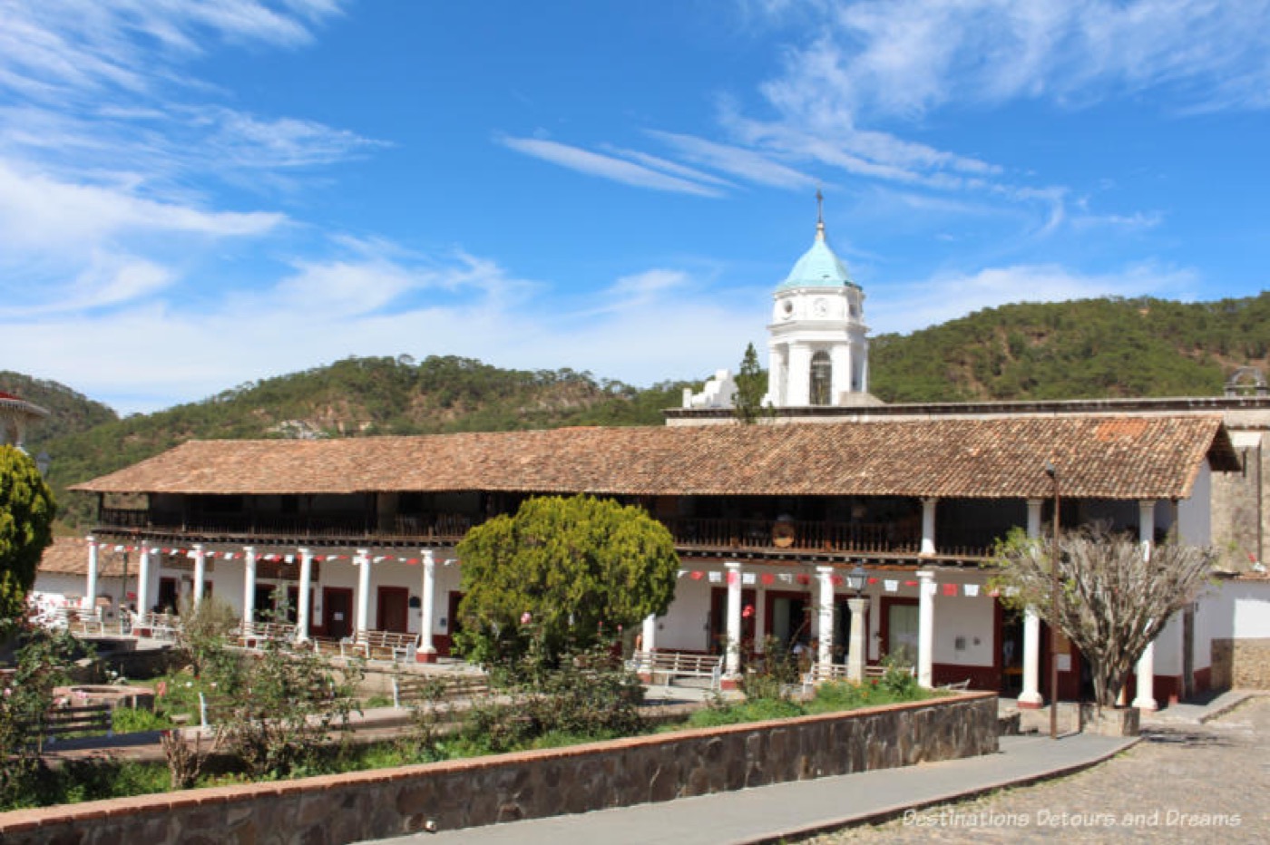 San Sebastian del Oeste pueblo plaza